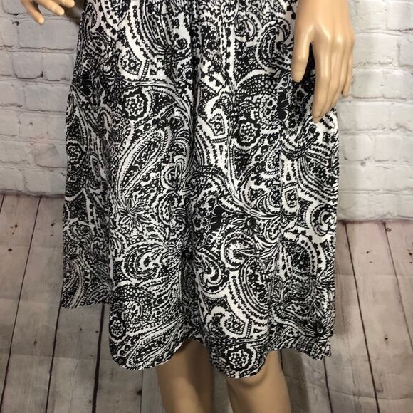 Land’s End Black and White Paisley Print Fit and Flare Dress 8 - Picture 3 of 10